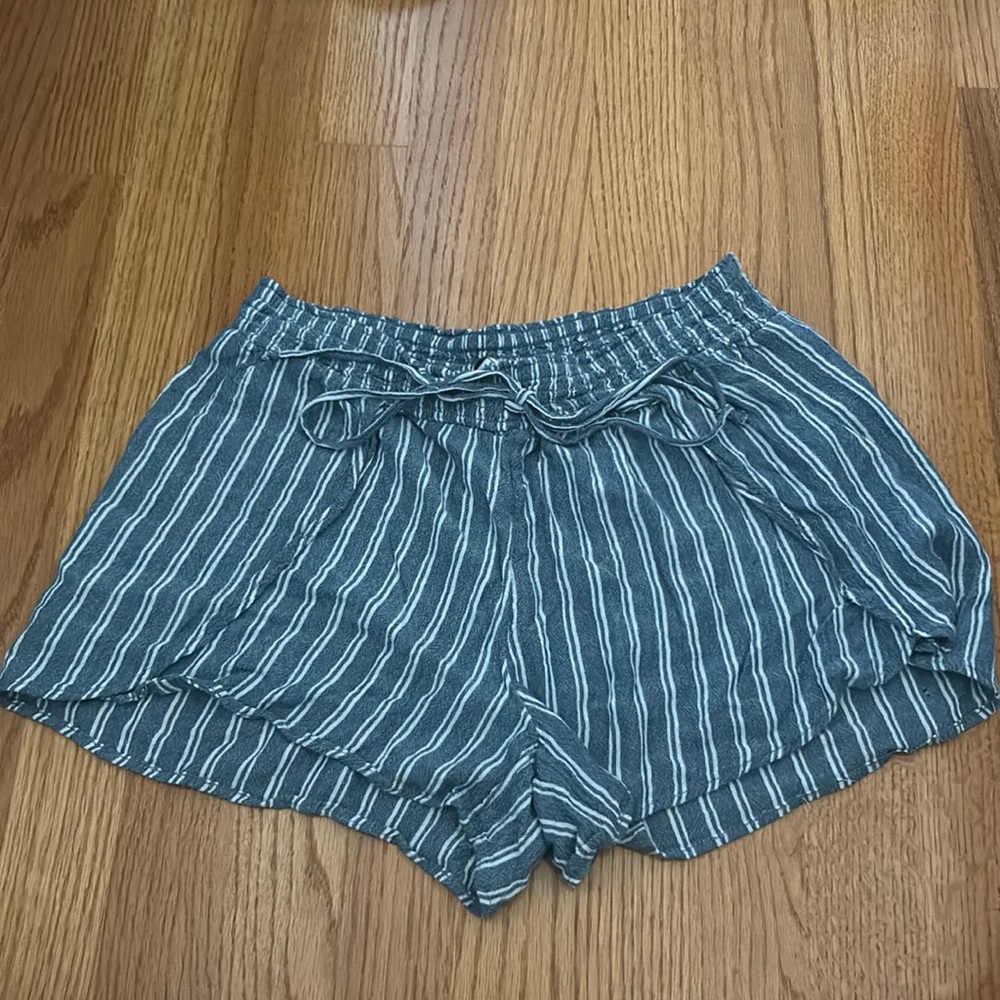 American Eagle Flowy Shorts. Blue and white stripes. Size Small
